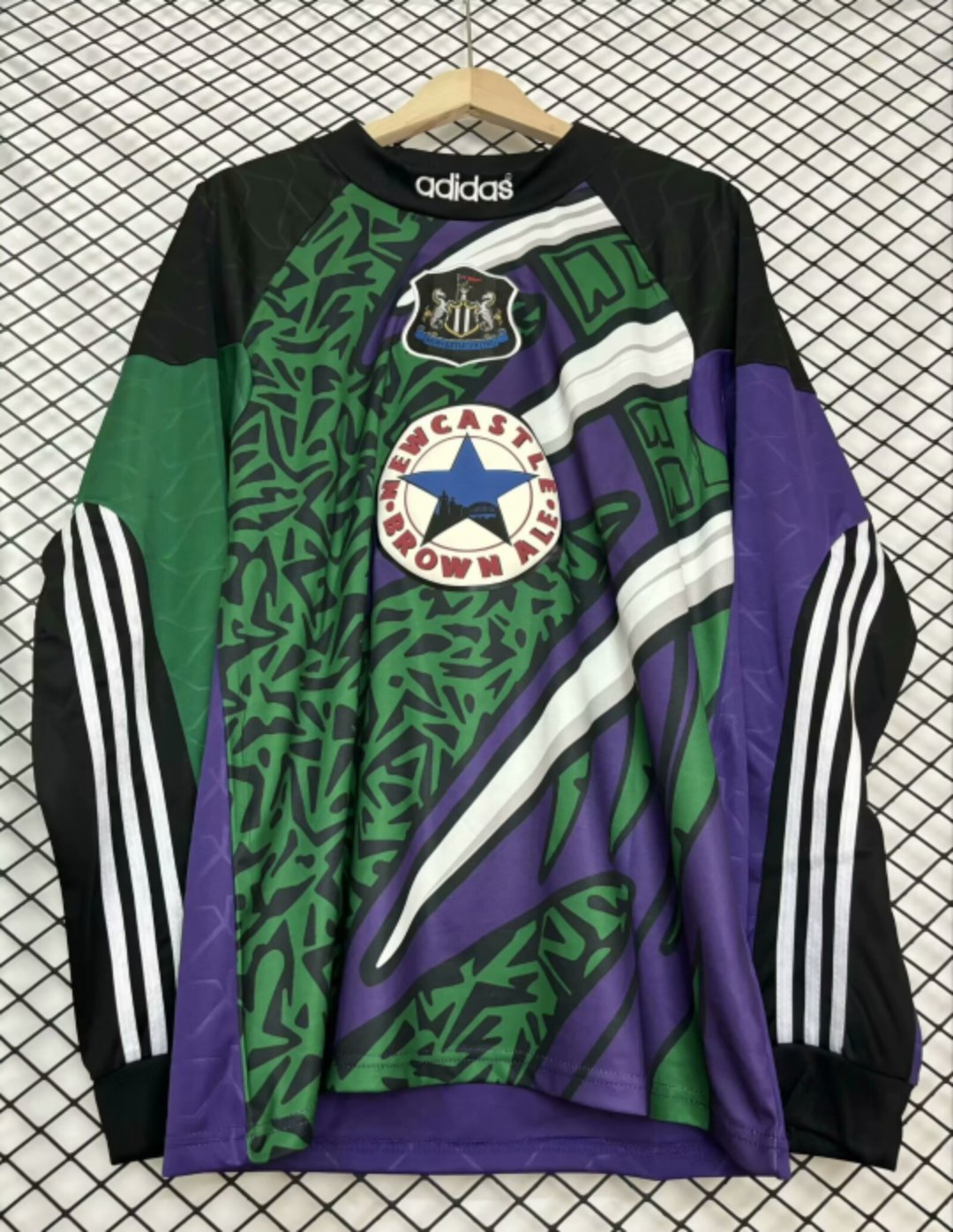 Newcastle Goalkeeper Retro 95/96 Kit