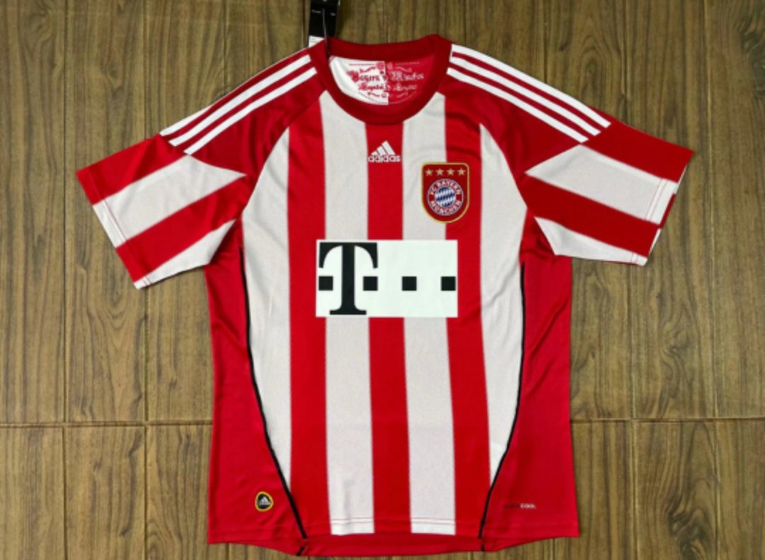 Bayern Munich 'Retro' 2010 Home Kit