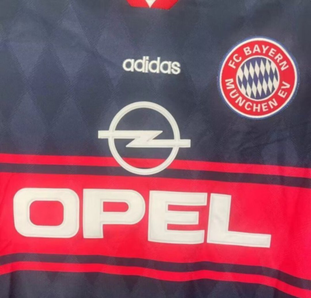 Bayern Munich 'Retro' 97/98 Kit